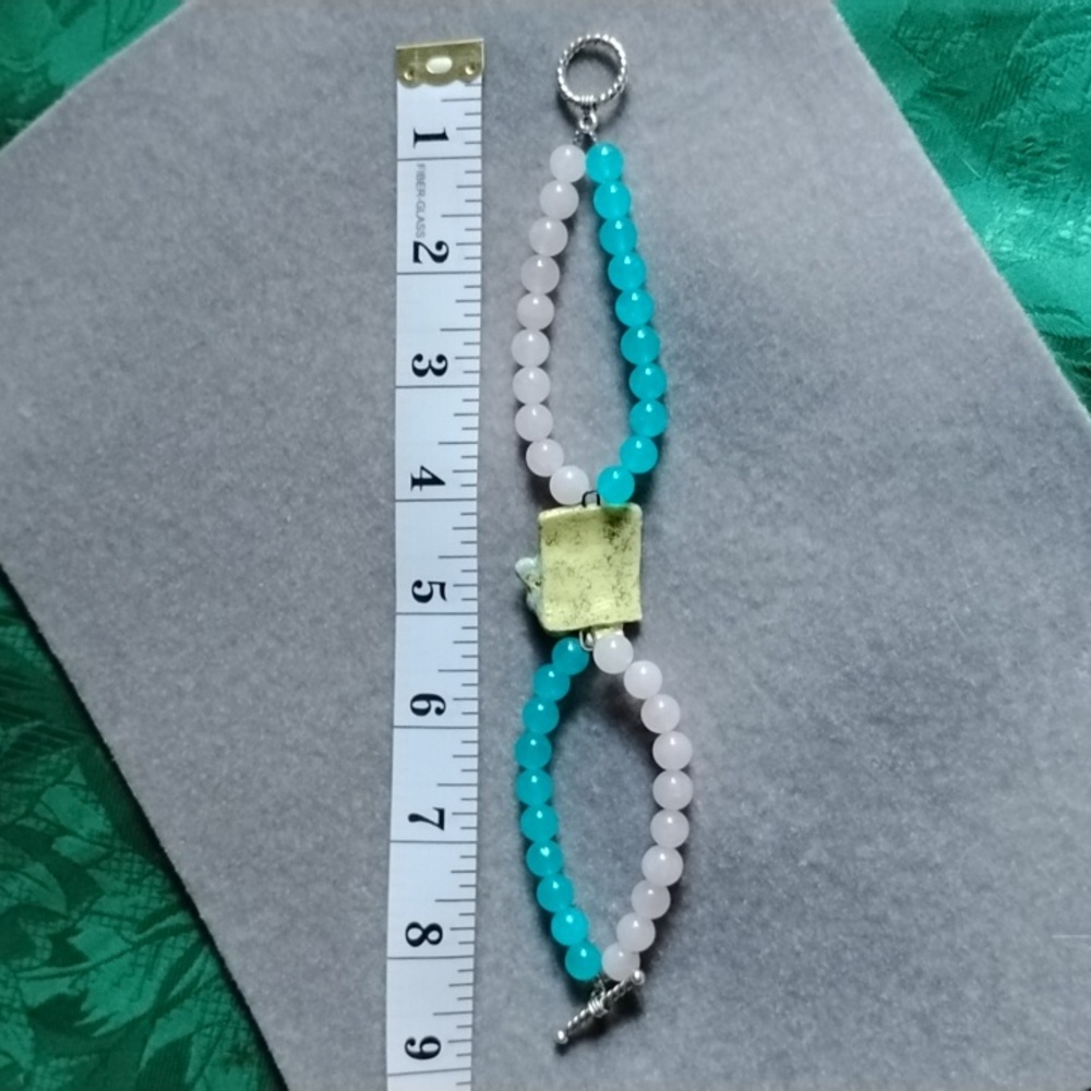 🩷Hand Crafted Butterfly/Floral Charm Beaded Bracelet🩷 - Picture 6 of 6